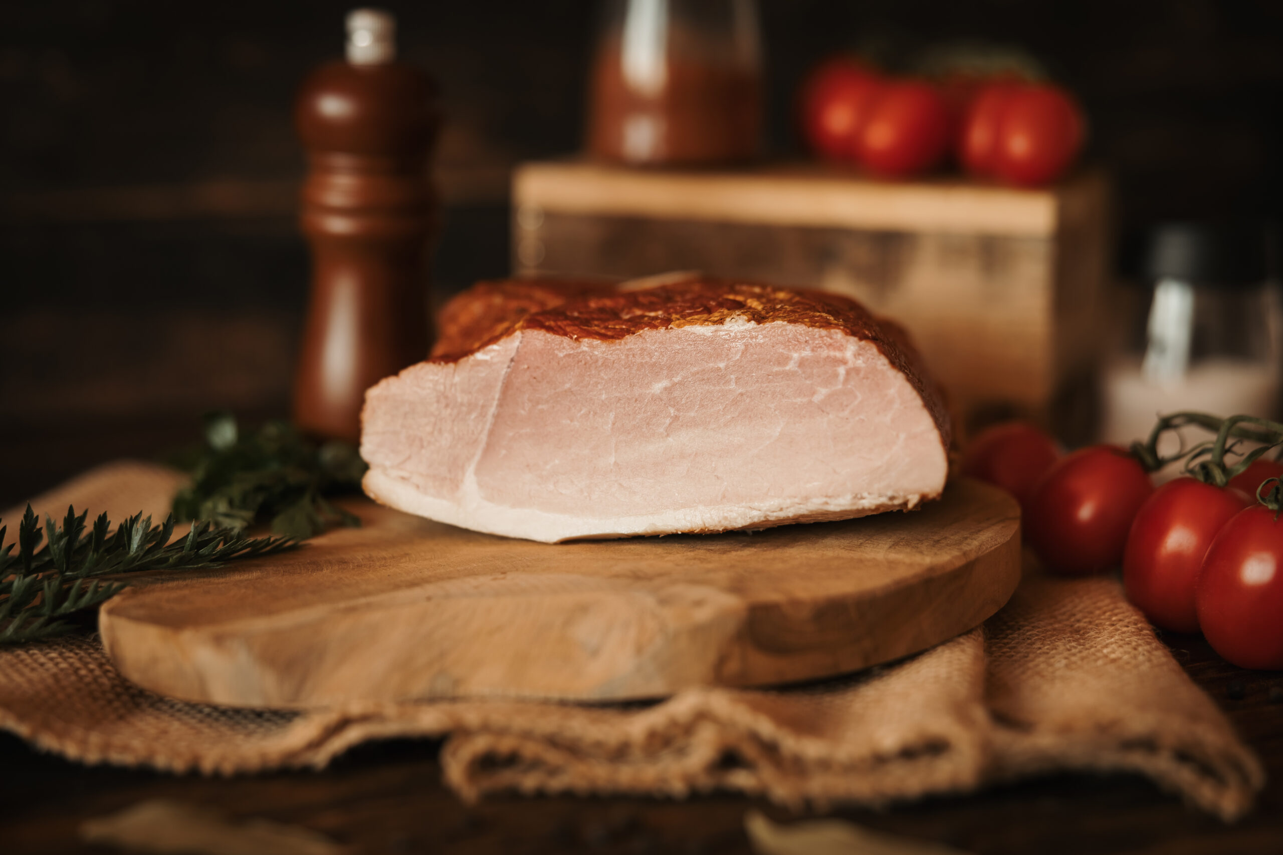 Regionalna szynka Wiesi z oferty świeżych produktów firmy Janeta | Zakład mięsny