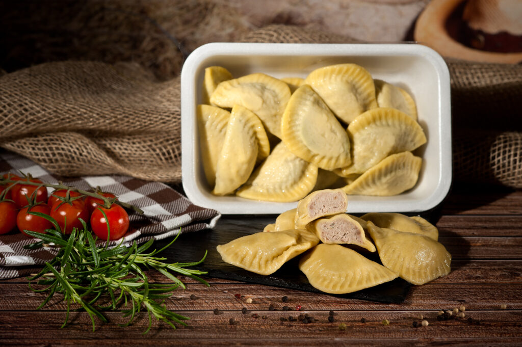 Pierogi z mięsem jako danie gotowe | Producent garmażerki