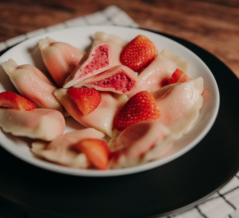 Pierogi z truskawkami-min
